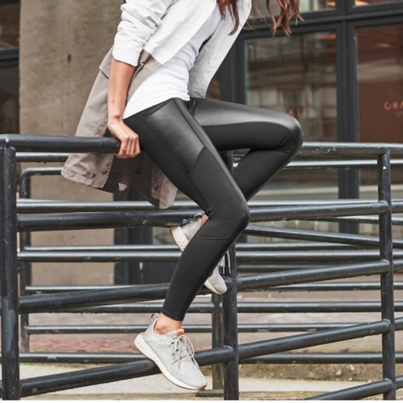 Athleta Pants - ATHLETA Gleam Chaturanga To Town Tight Black {MM7}